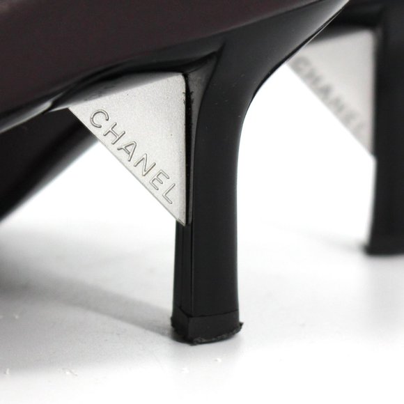 Chanel Metal Logo Leather Pumps 💯 percent Authentic - Picture 1 of 12